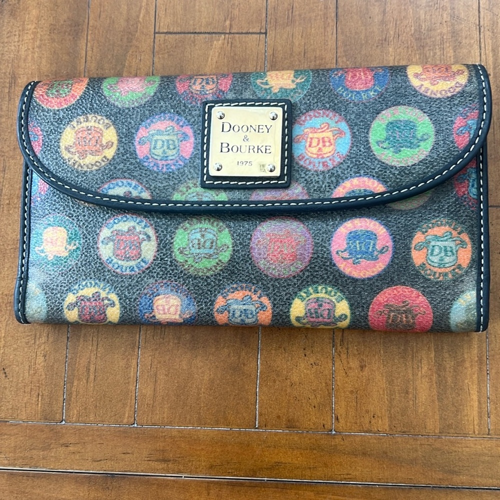 DOONEY AND BOURKE VINTAGE WALLET colorful and classy.